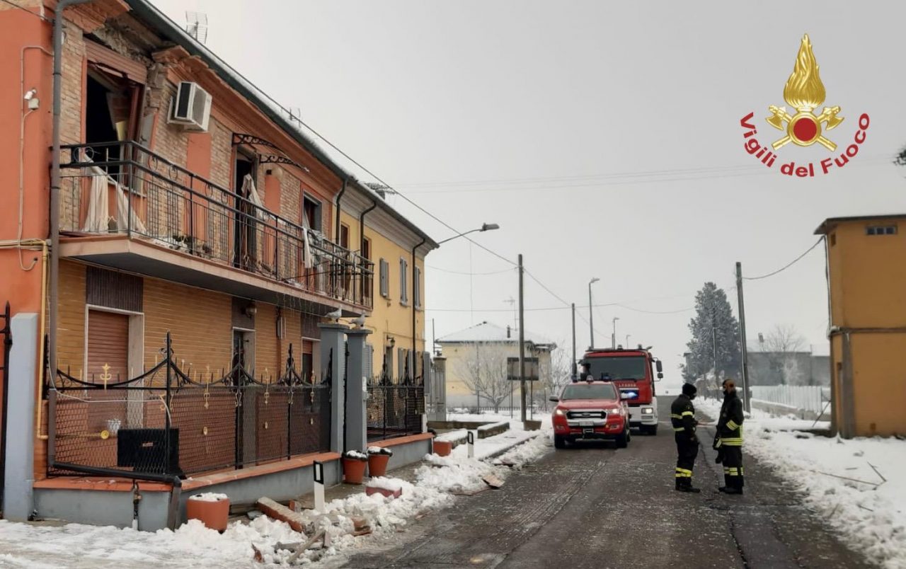 Esplode abitazione per una fuga di gas, ferito gravemente il proprietario