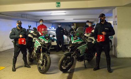 La CRI di Vigevano dona due defibrillatori alla Polizia Locale FOTO
