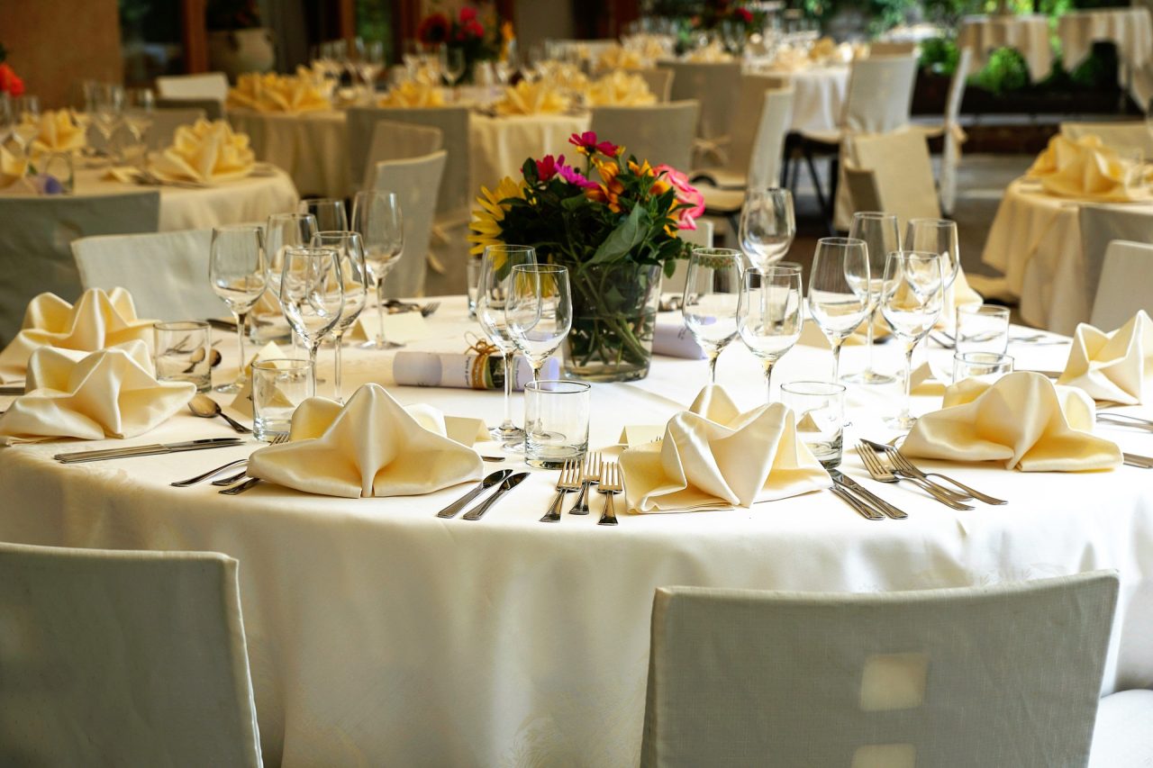 Focolaio al pranzo di nozze a Pavia: 21 contagiati su 34 invitati