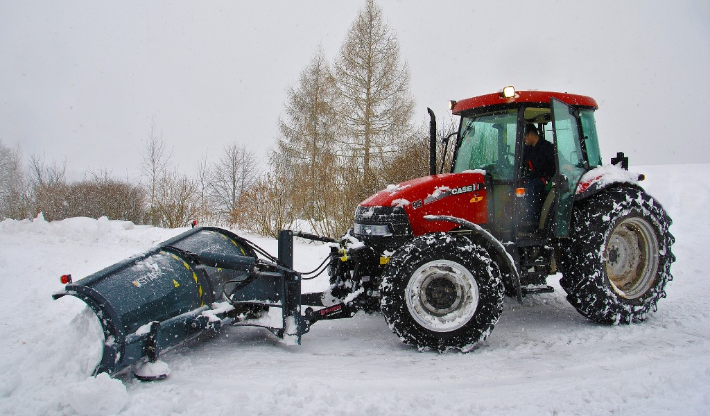 Maltempo, neve in Lombardia: anche a Pavia trattori Coldiretti in azione