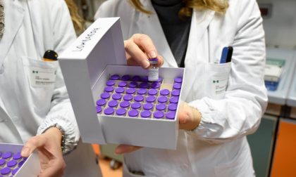 Vaccino anti Covid: oggi in consegna 94.770 in Lombardia, somministrazioni dal 31 dicembre