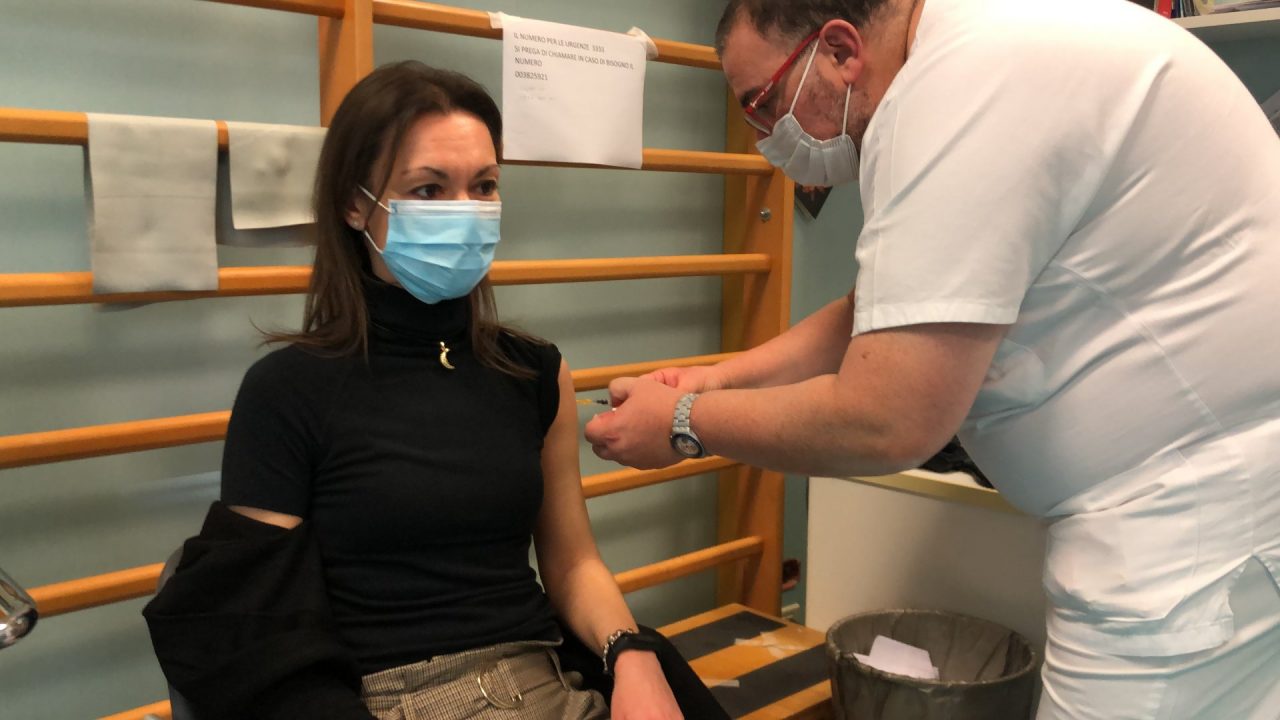 Covid, al via le vaccinazioni degli operatori dell’IRCCS Maugeri di Pavia e Montescano