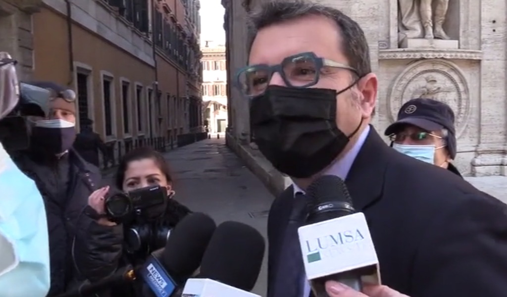 Crisi di Governo, Centinaio: «Governo con Renzi? Se è un “responsabile”, perchè no?»