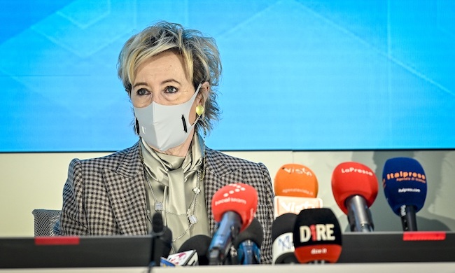 Vaccini e vacanze? Moratti: “Ci adeguiamo alle indicazioni”. Dal 2 giugno prenotazioni aperte a tutti i cittadini over16