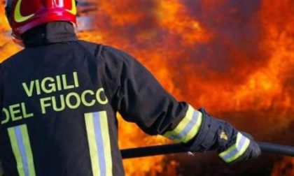 Sotto i fumi dell'alcol dà fuoco alla casa: 45enne arrestato a Tromello