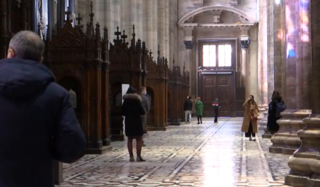 Anche Gerry Scotti fra i primi turisti alla riapertura del Duomo di Milano