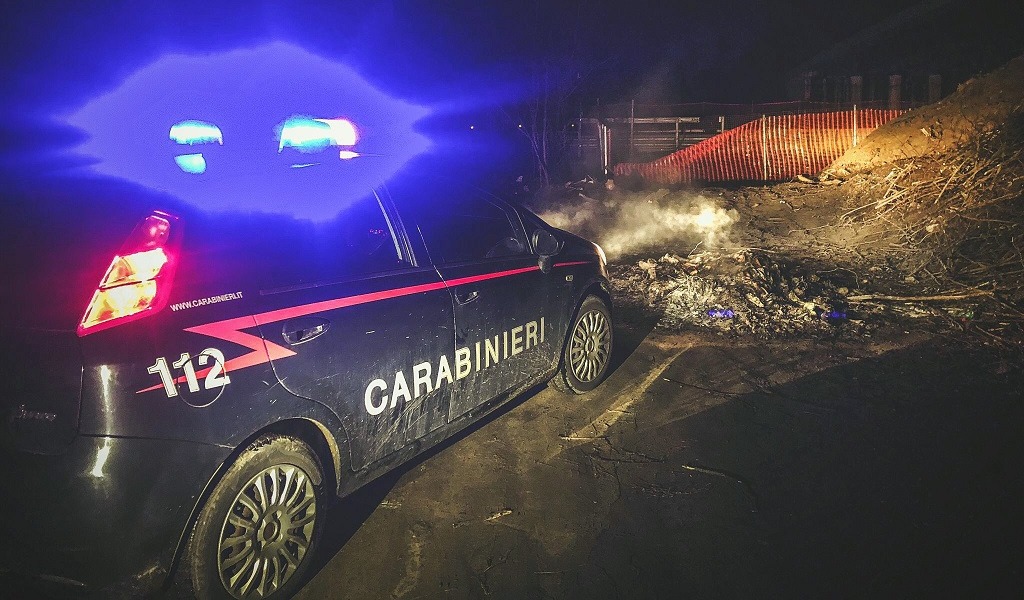 Dal Bresciano al Pavese per bruciare rifiuti speciali: denunciati dipendenti ditta edile