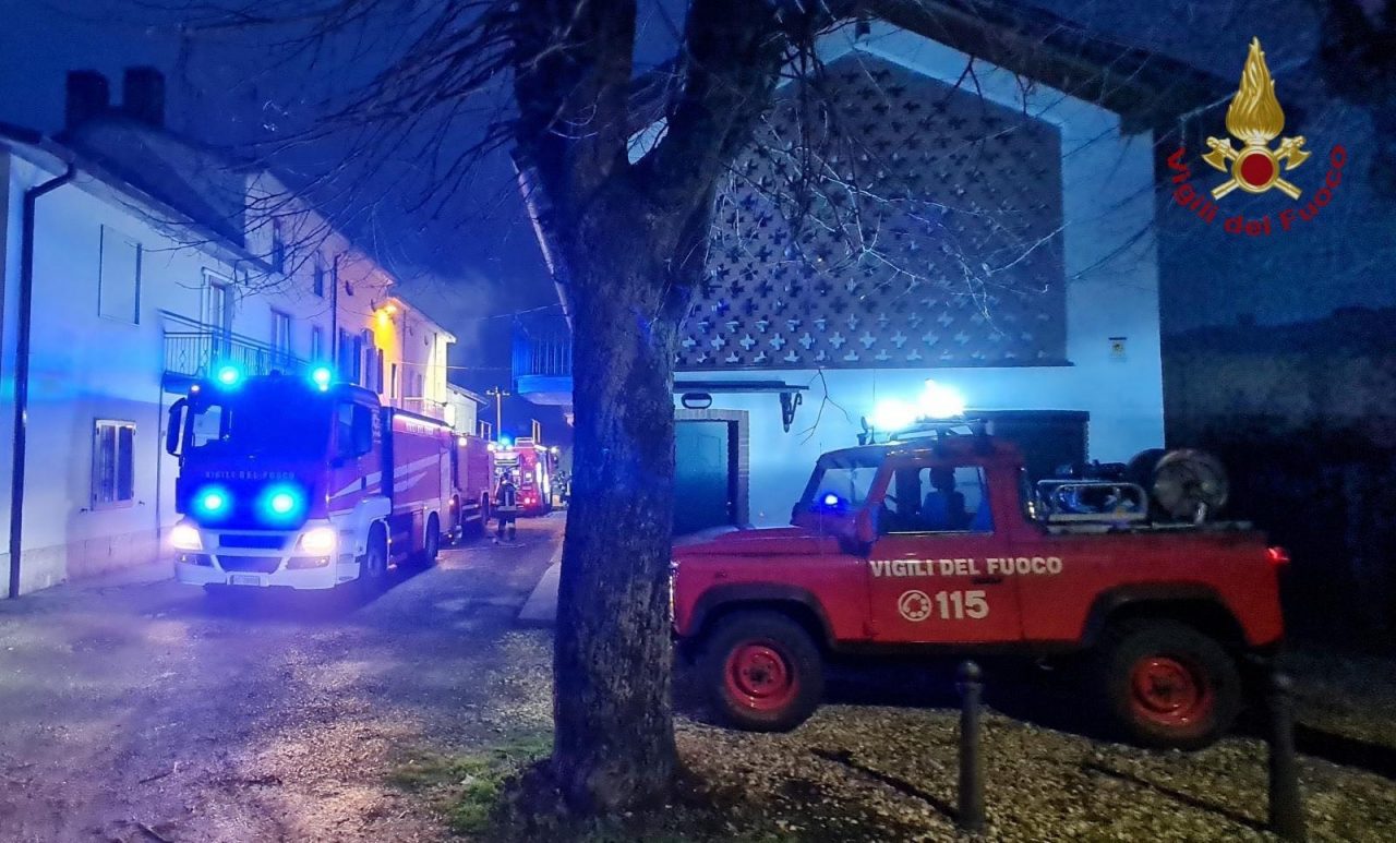 Incendio in abitazione a Casatisma, le foto dell’intervento di Vigili del Fuoco