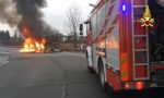 Pullman di linea divorato dalle fiamme, passeggeri e autista salvi: il video del rogo