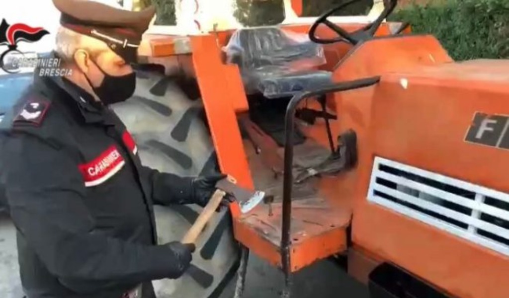 Parte col trattore e un’ascia per uccidere la ex moglie: “corsa” fermata dai Carabinieri