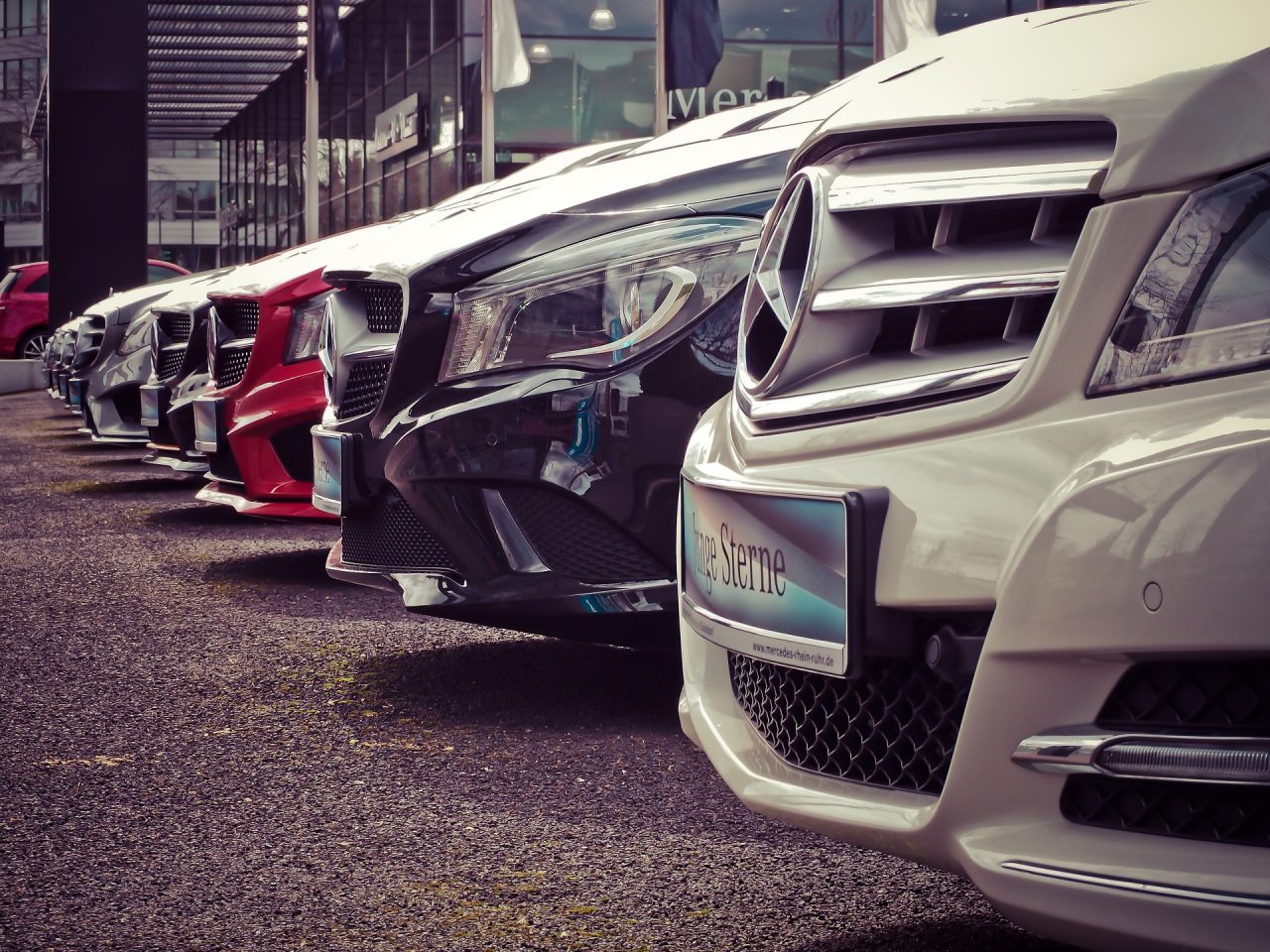 Importa auto dall’estero ed evade l’Iva per oltre un milione di euro