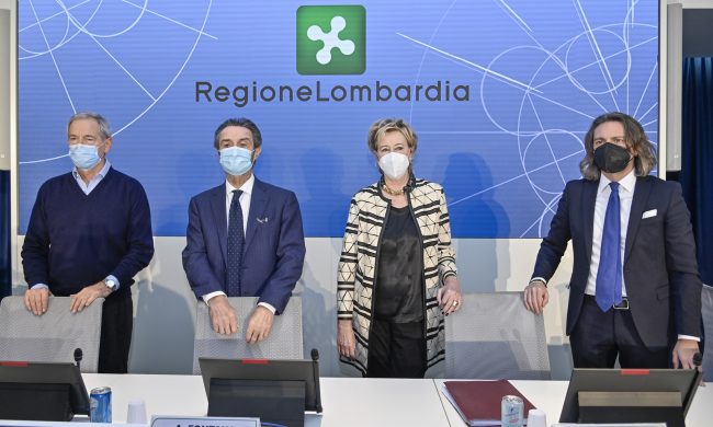 Vaccinazioni Covid, Bertolaso: “Cronometreremo i tempi per capire quanti vaccini fare in 24 ore”