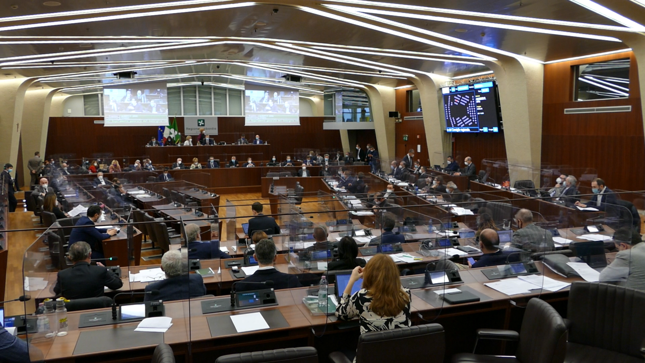 La Lombardia chiede apertura (dal 26 aprile) anche dei locali con ambienti al chiuso e coprifuoco alle 23
