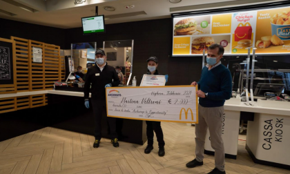 A Voghera McDonald’s premia con una borsa di studio una giovane dipendente