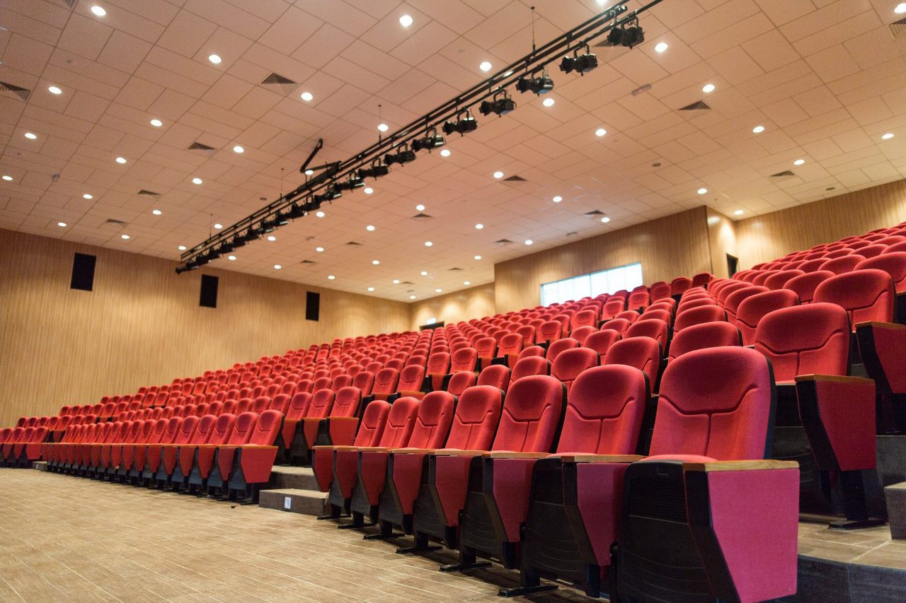 Non solo ristoranti alla sera, Regione chiede di riaprire anche teatri e cinema