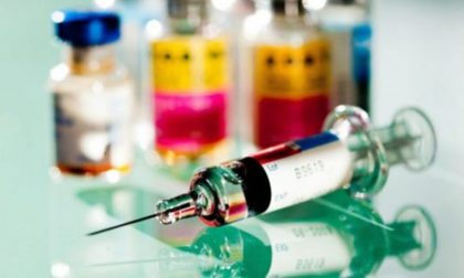 I vaccini AstraZeneca restano in magazzino: in Lombardia usato solo il 20% delle dosi
