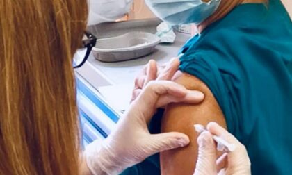 Vaccinazioni Covid a estremamente vulnerabili, disabili e caregiver: dal 9 aprile le prenotazioni