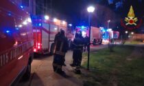 Incendio in un palazzo a Vigevano: 9 persone intossicate e portate in ospedale