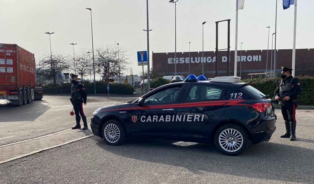 Ultimo weekend in zona arancione, strade e piazze presidiate: 38 persone sanzionate e un bar chiuso