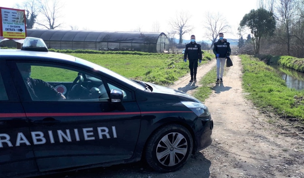 Continuo via vai di giovani in azienda, agricoltore arrestato per spaccio