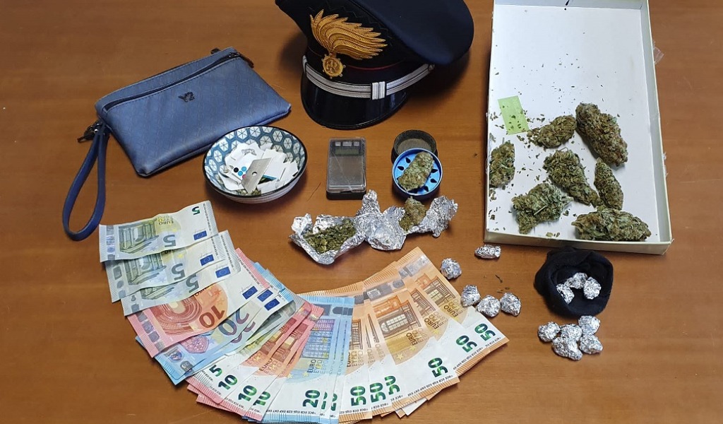 Nasconde la marijuana nel calzino, arrestato a Vigevano pusher 19enne