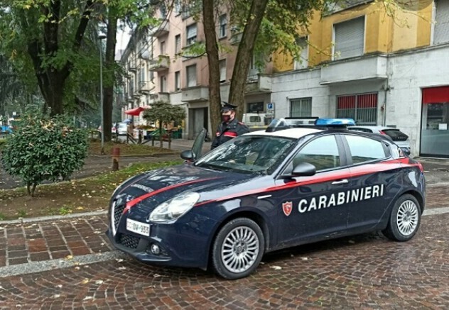 In giro in orario di coprifuoco e nessun distanziamento al bar: scattano le sanzioni