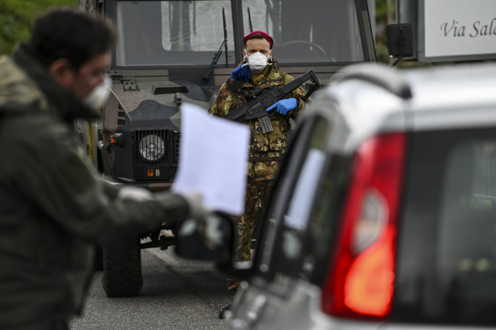 Rt sopra 1.25 e 310 contagi ogni centomila abitanti: Lombardia verso la zona rossa
