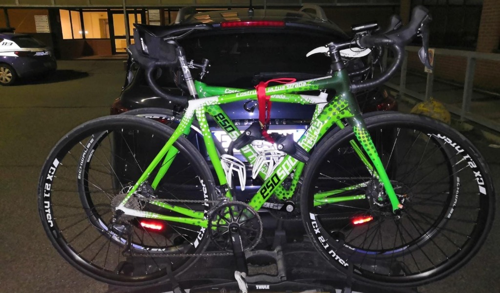 Tentano di rubate biciclette di “lusso” nel parcheggio multipiano della stazione: presi