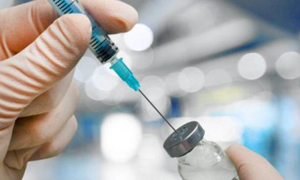 Vaccino Astrazeneca, riprendono le somministrazioni: "Entro una settimana recuperiamo appuntamenti rinviati"