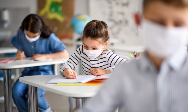 Rientro a scuola, niente tampone gratis per gli insegnanti no vax