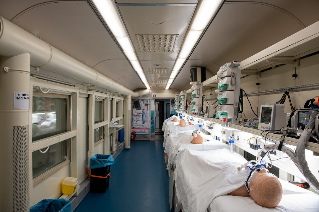 Parte dalla Lombardia il primo “treno sanitario” Covid: realizzato a Voghera, può ospitare 21 pazienti intubati
