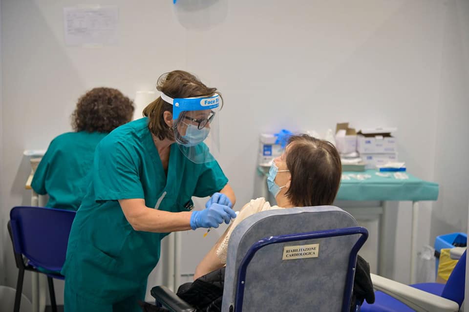 Vaccinazioni anti-Covid in Lombardia: “Possibile concludere prime dosi a luglio”
