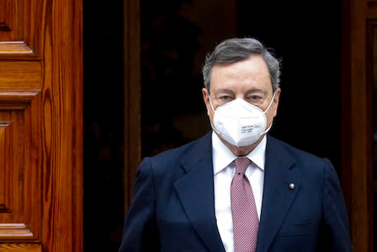 Giovani psicologi vaccinati, l’Ordine contro Draghi: “Nessuno ha scavalcato. Le priorità le ha date il Governo”