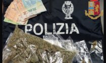 Agli arresti domiciliari ma continua a spacciare, tra i clienti anche un minorenne