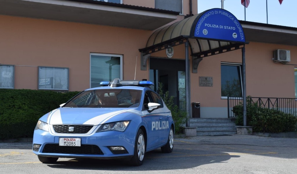 E’ agli arresti domiciliari, ma lo trovano in giro “armato” di attrezzi da scasso