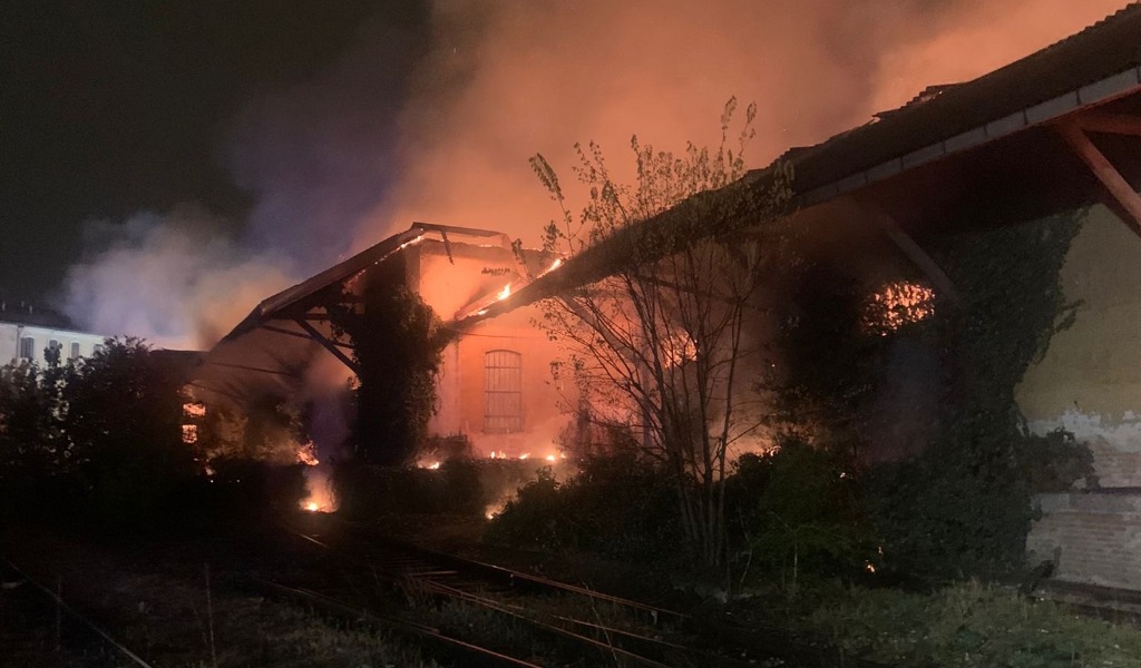 Incendio ex scalo merci, avviate le operazioni di bonifica