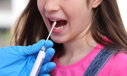 Covid: da oggi gli screening con test salivari nelle scuole