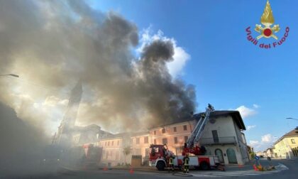 Incendio tetto a Ottobiano, Vigili del fuoco al lavoro ore per spegnere le fiamme