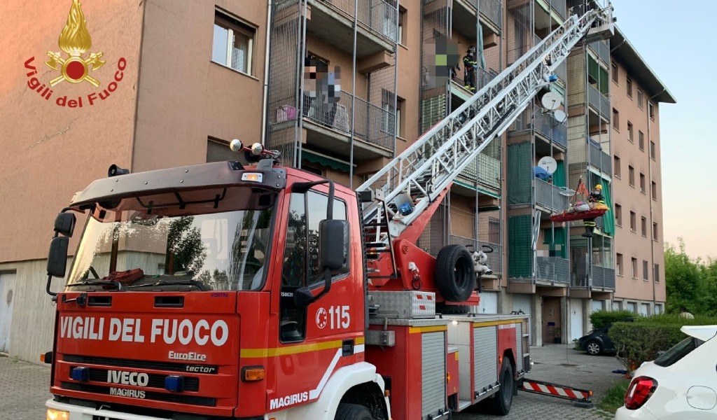 Persona con problemi di deambulazione soccorsa al terzo piano di uno stabile
