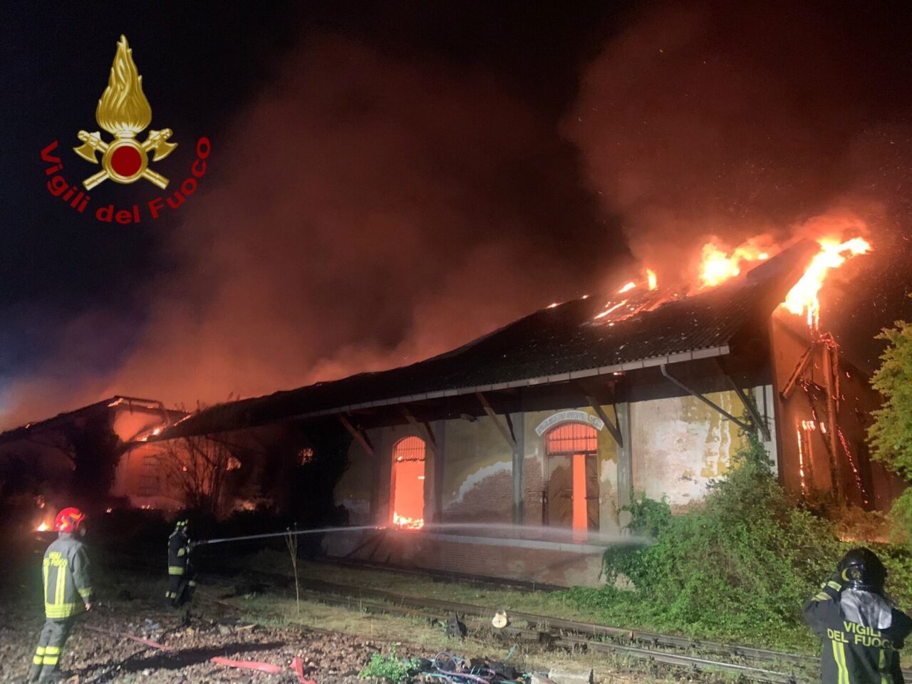 Incendio ex scalo merci: nessuna dispersione di fibre di amianto nelle aree residenziali