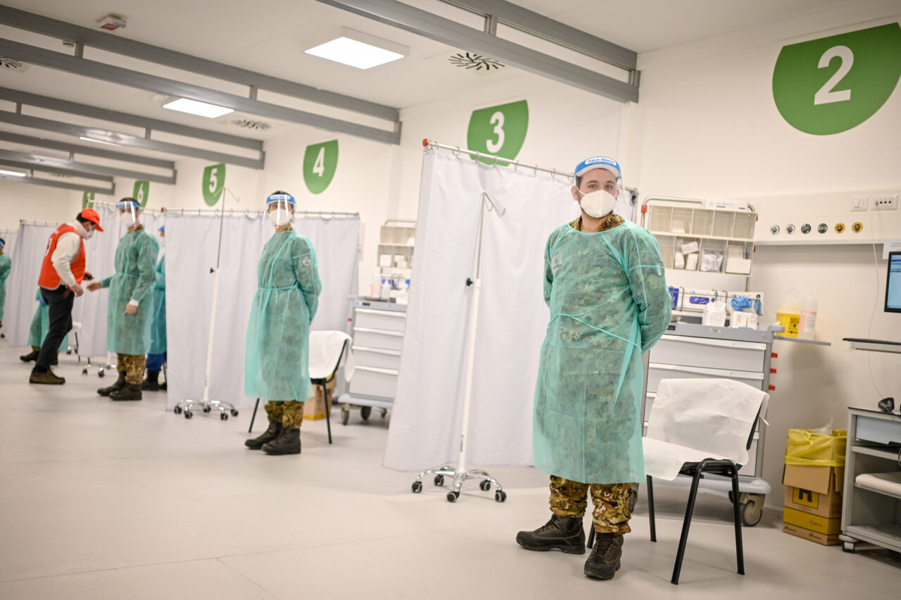 La Lombardia ingrana la quarta: record di vaccinazioni, somministrate oltre 110mila dosi