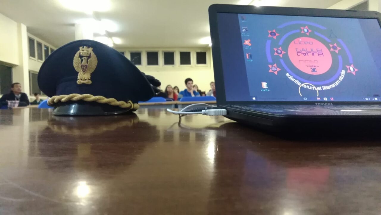 La Polizia incontra gli studenti per parlare di cyberbullismo e stupefacenti