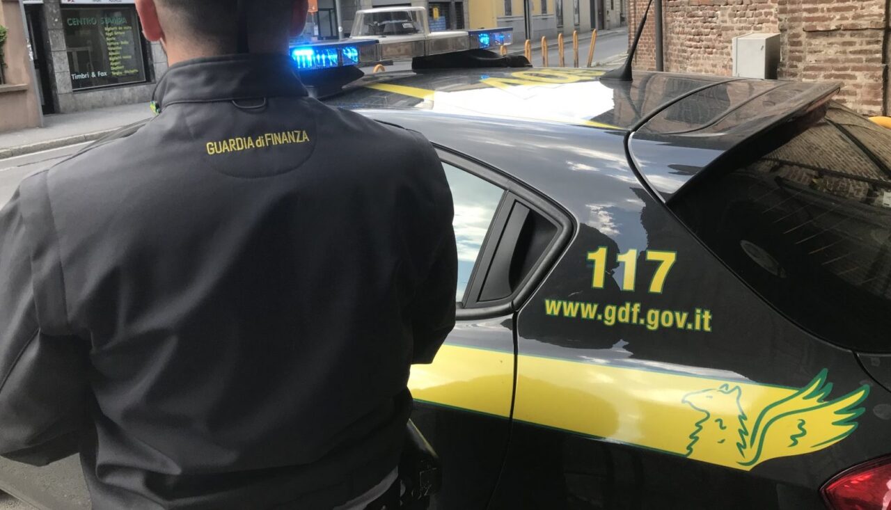 Auto di lusso dalla Germania senza pagare l’Iva e traffico di droga: un arresto nel Pavese