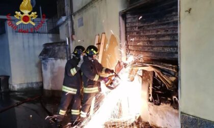 Incendio nella notte in stabile a Linarolo, fiamme domate in quattro ore