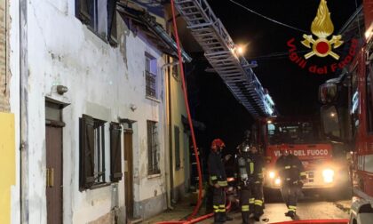 Incendio in appartamento, ore di lavoro per domare le fiamme