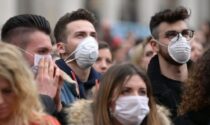 Contagi in aumento, da domani obbligo di mascherina all'aperto a Milano: ecco dove