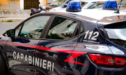 Intervengono per sedare una lite: Carabinieri aggrediti a calci e pugni, uno contuso