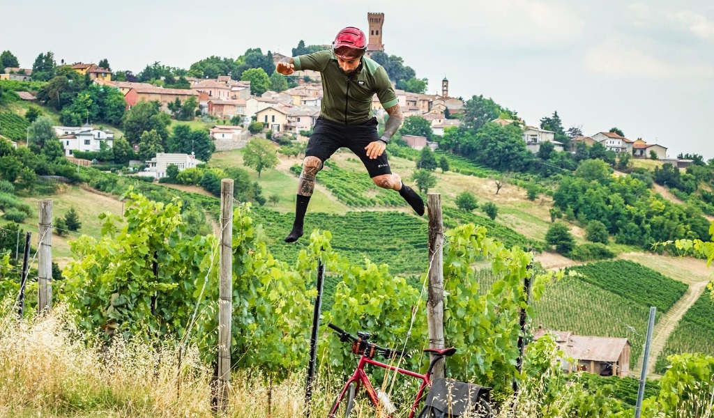 Vittorio Brumotti in tour in cerca delle eccellenze d’Italia: partenza dall’Oltrepò