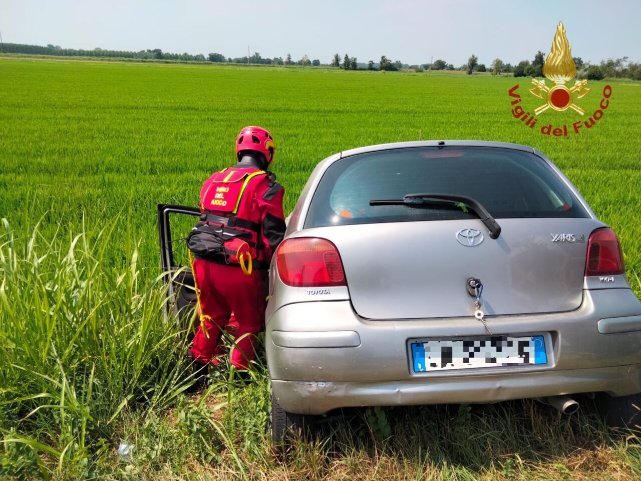 Perde il controllo dell’auto e finisce nel fossato della Provinciale 