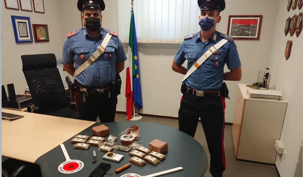 Trovato con quattro chili di hashish, arrestato commerciante